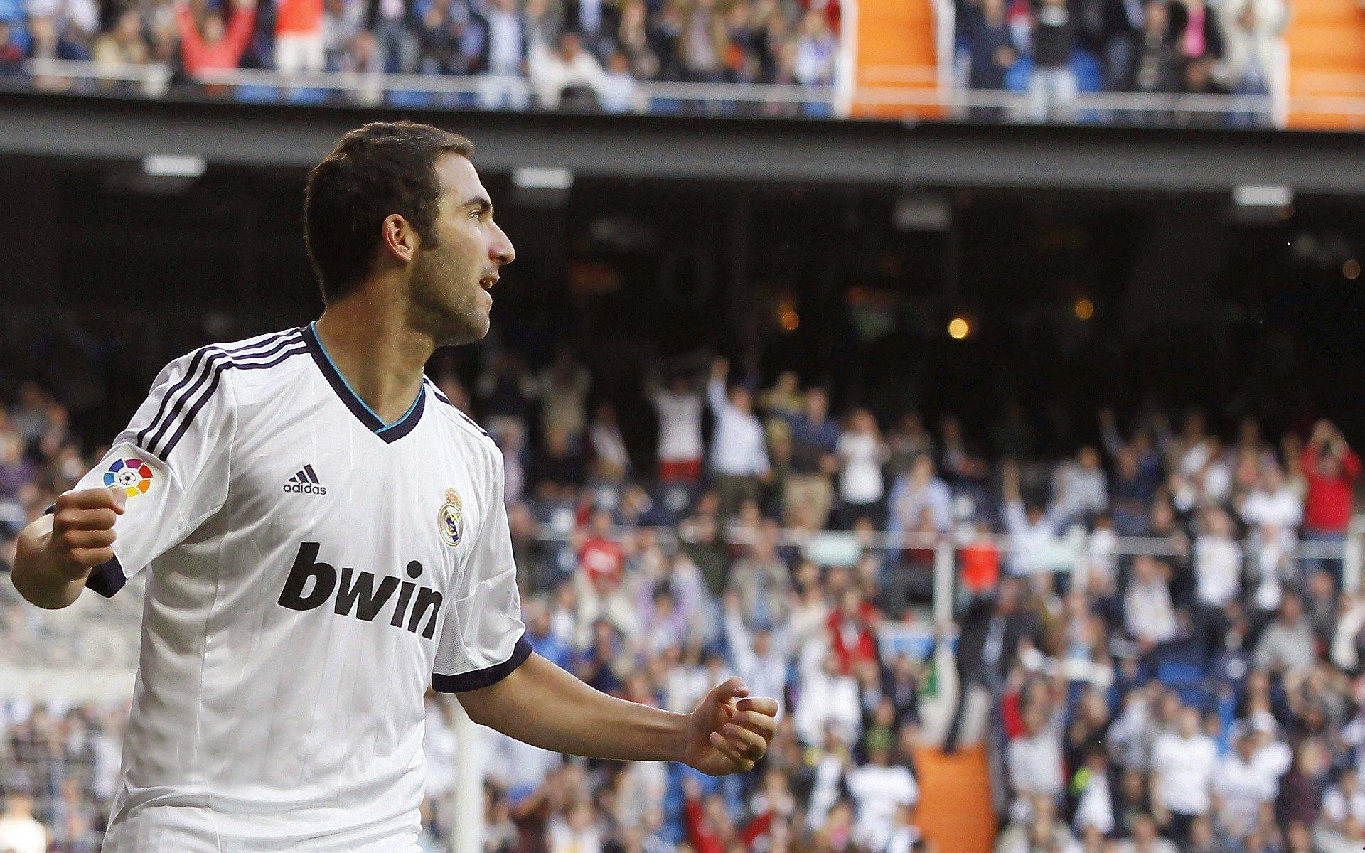 东亚杯揭幕战国足首发调整 韩国新星金奉首国家队首秀惊艳